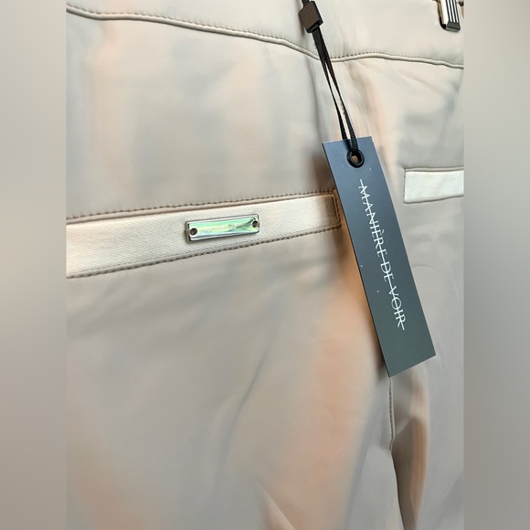 Mannequin size:
Bust : 32.5
Waist : 25.2
Hip : 34.5 - Picture 3 of 5